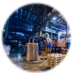 Personal de limpieza en espacio de oficina